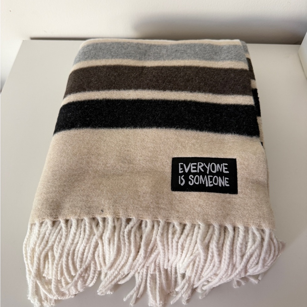 NEW Sackcloth & Ashes Everyone Is Someone Wool Blend Blanket Made in Italy - Picture 2 of 4